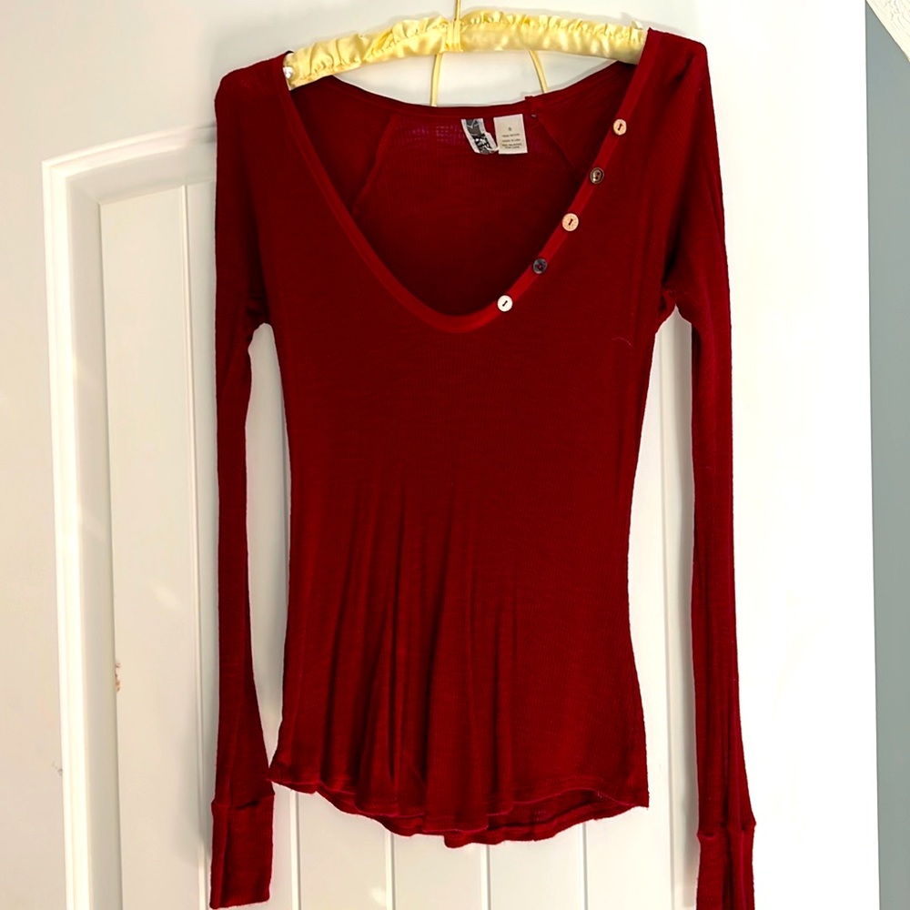 BKE long sleeve top with buttons around neck